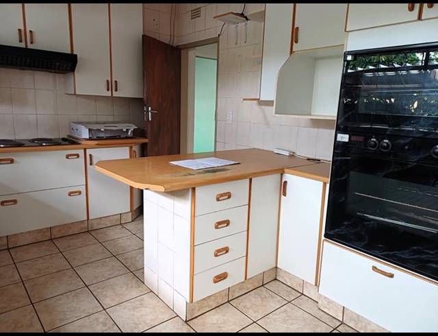 3 BEDROOM HOUSE FOR SALE IN BOKSBURG WEST